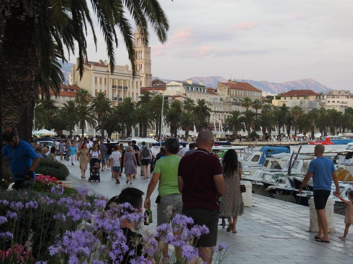 Famous Promenade Riva Apartment Split Kültér fotó
