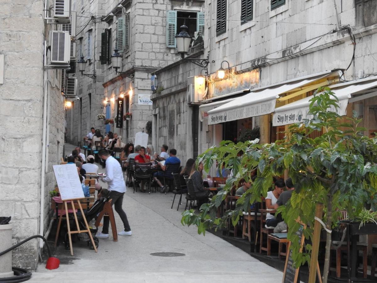 Famous Promenade Riva Apartment Split Kültér fotó